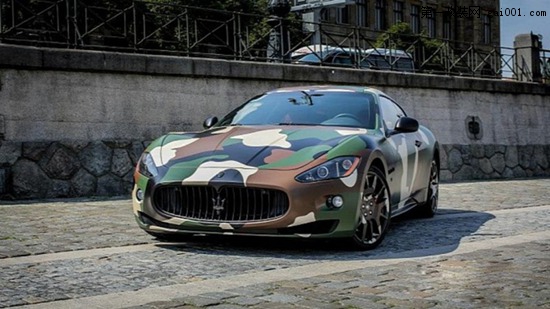 瑪莎拉蒂經(jīng)典跑車改裝 全身換上風(fēng)騷迷彩裝(1)