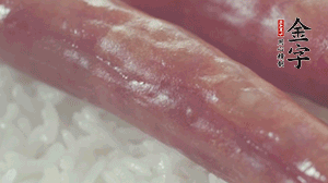 關(guān)上蓋子，煮到米飯露出時。