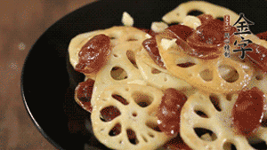 出鍋前加少許鹽調味，撒上蔥花即可。