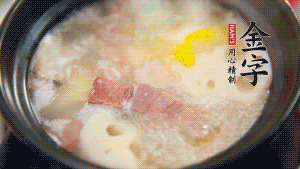 出鍋前加適量鹽調(diào)味，撒香菜點綴就可以啦。