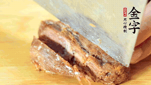 金字鹵牛肉切成小粒。