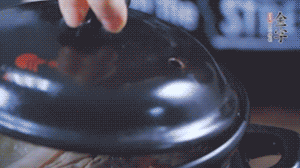 大火煮沸后，小火慢燉1～1.5個小時。