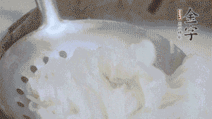 米粉煮熟過涼水備用。