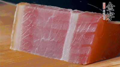 金字火腿切片。