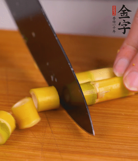 小野筍剝?nèi)ネ馄?，切成小段?>
					</div>
					<span>步驟 2/7</span>
					<p>小野筍剝?nèi)ネ馄?，切成小段?/p>
				</li><li>
					<div   id=