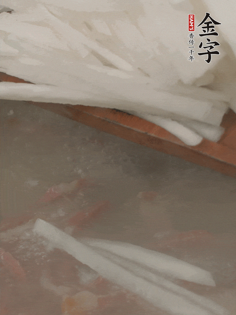 放蘿卜絲，燉5分鐘。