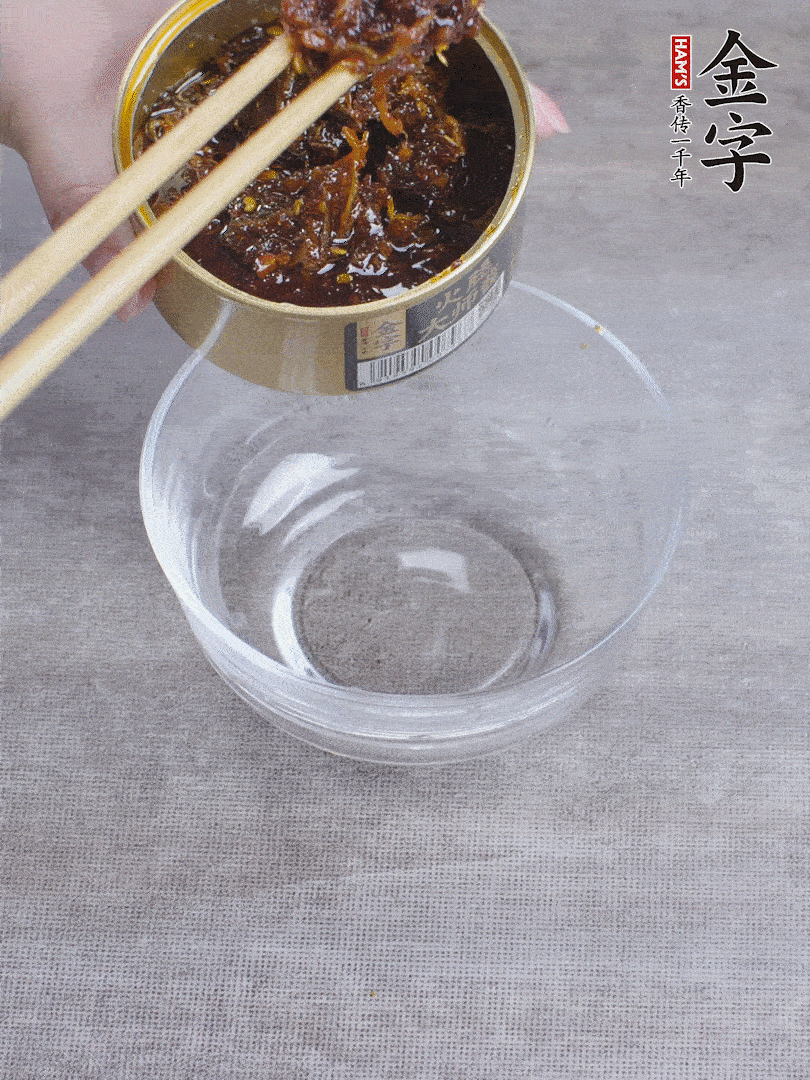 金字火腿大師醬2勺、醬油1勺、白砂糖1/2勺調(diào)勻。