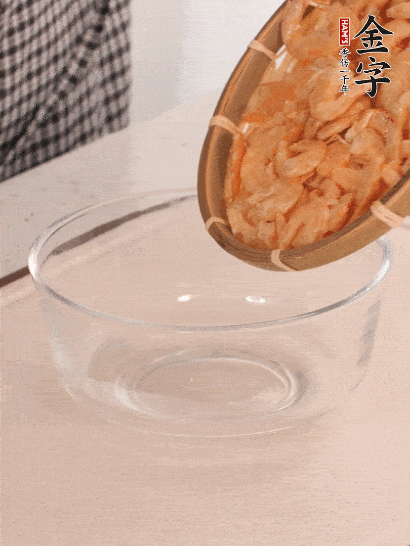 海米提前用溫水浸泡一會。