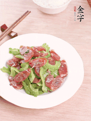 一小撮糖調(diào)味。