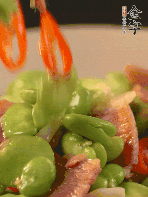 加清水略微煮2分鐘即可出鍋。