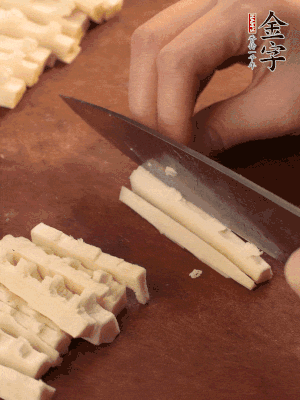 春筍、香菇分別切丁。