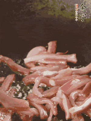 再放豌豆苗翻炒均勻。