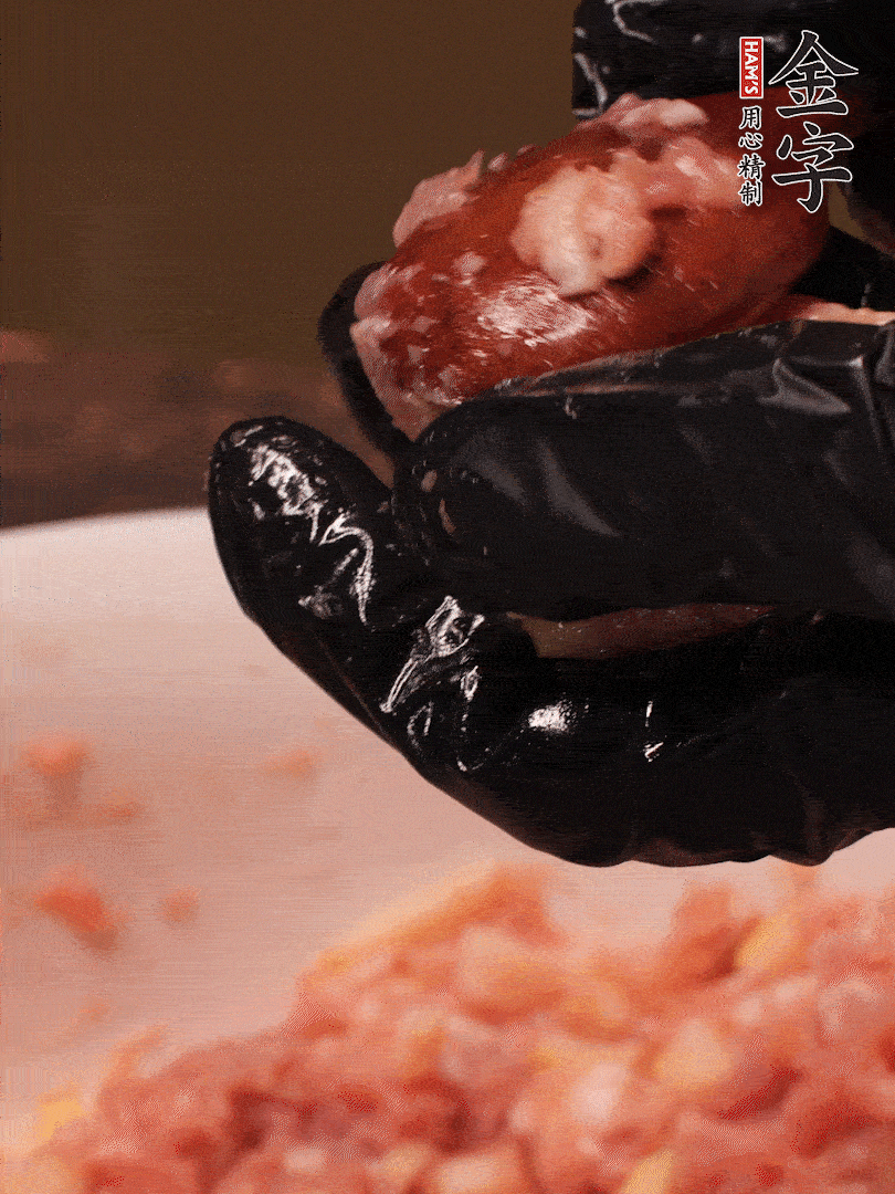 攪拌上勁，15g食用油，再攪拌一下，分成30g小圓球，冰凍1小時(shí)