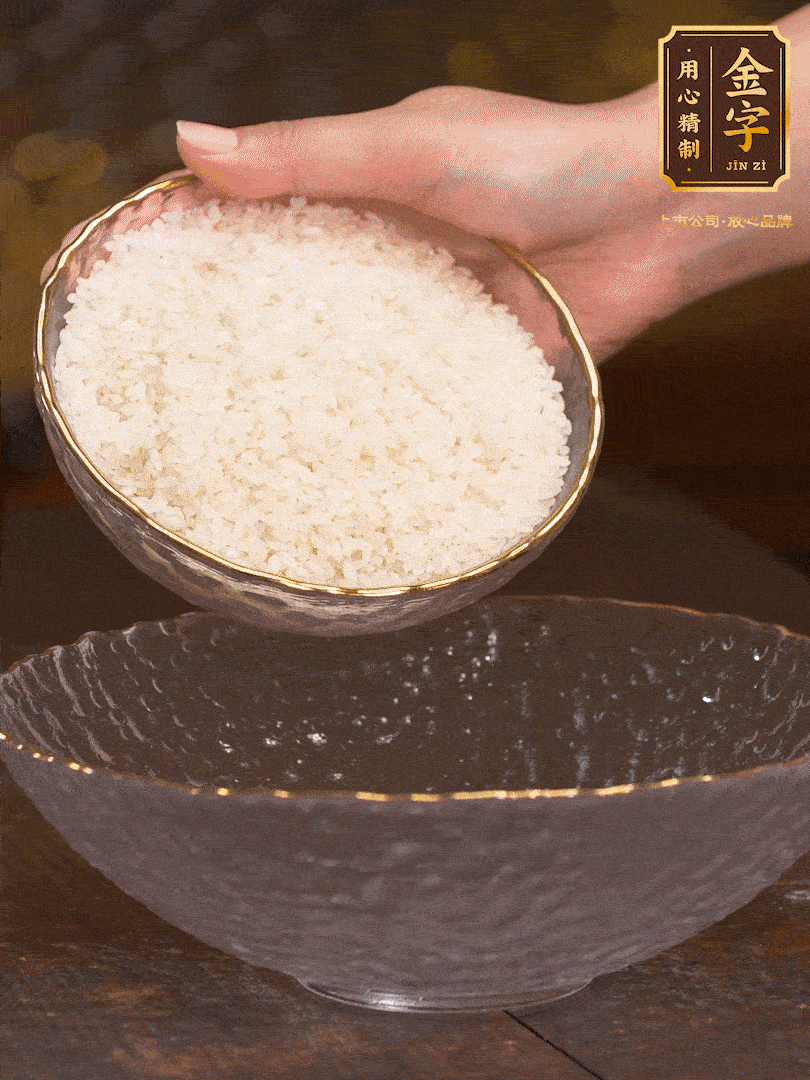 大米洗凈，浸泡1小時(shí)