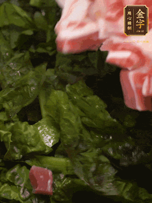 大米淘洗干凈，把食材全部放進(jìn)去，加適量水?dāng)嚢杈鶆?>
					</div>
					<span>步驟 3/5</span>
					<p>大米淘洗干凈，把食材全部放進(jìn)去，加適量水?dāng)嚢杈鶆?/p>
				</li><li>
					<div   id=