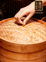 麻辣香腸蒸10分鐘，切成片，蒜苗切斜段，姜蒜干辣椒小米椒切碎