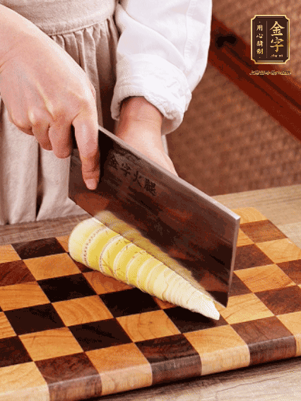 春筍切片，焯水1分鐘