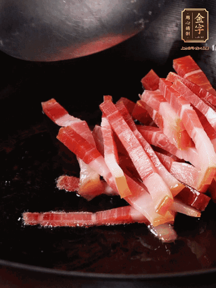 豬油潤(rùn)鍋，下火腿煸香