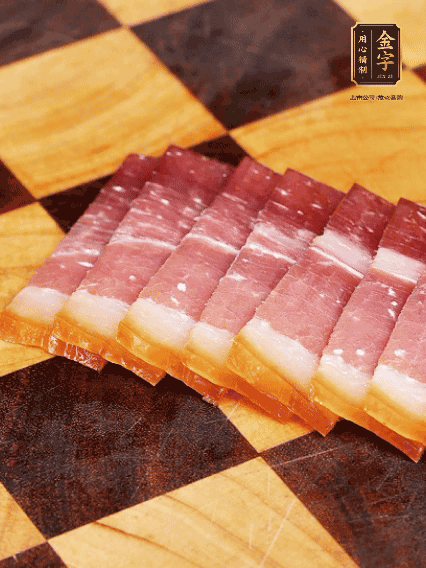 鮑魚處理干凈，金字火腿切片備用