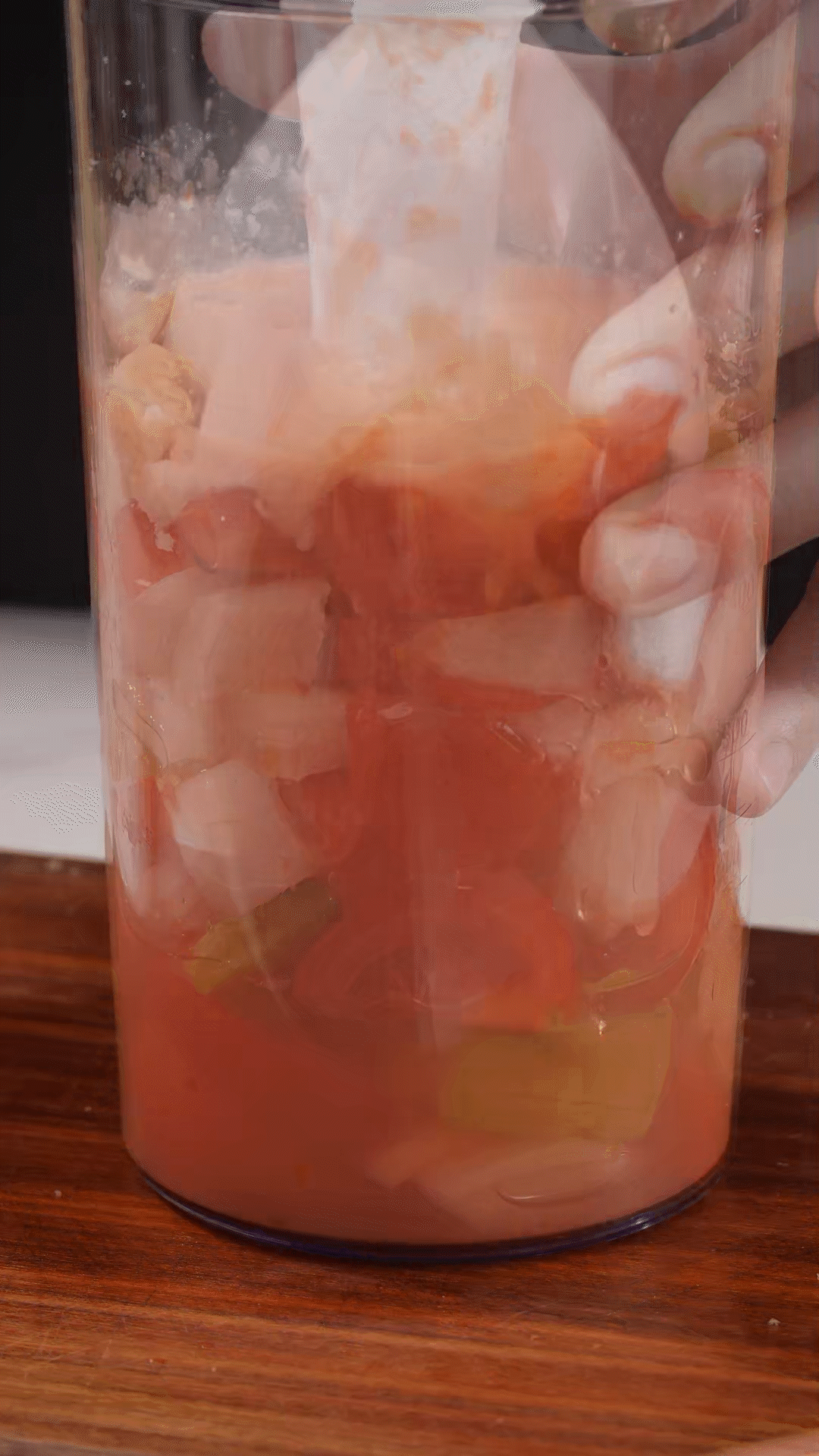 加入水、橄欖油、蘋果醋