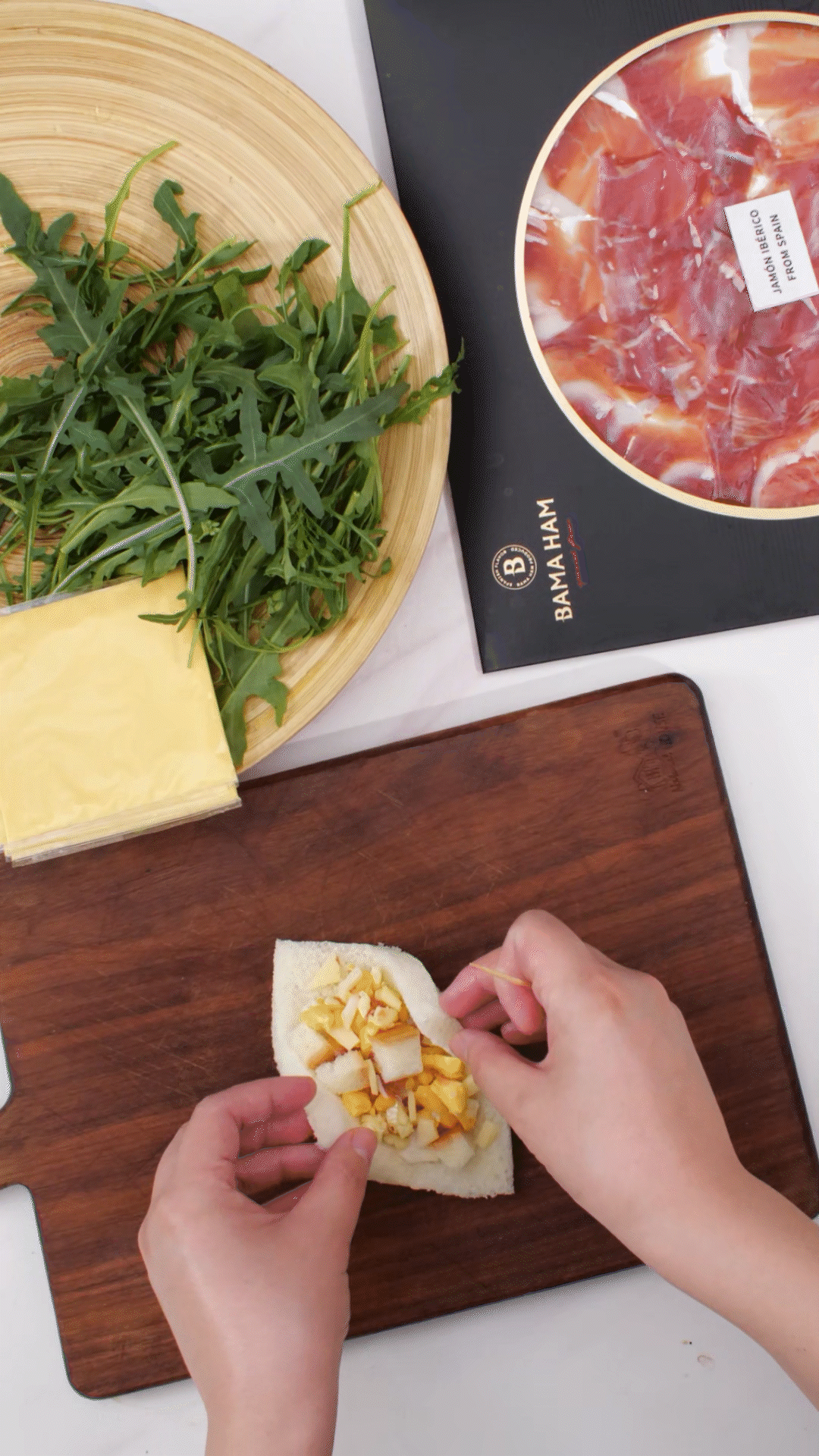 一片吐司，放一片芝士
