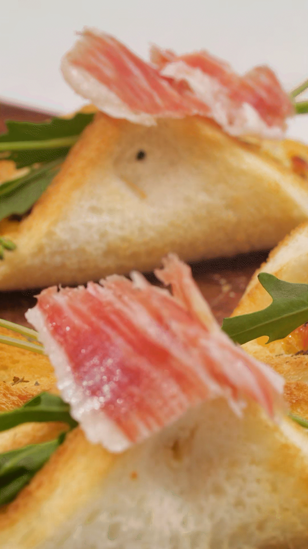 空氣炸鍋或烤箱180度5分鐘，撒歐芹碎
