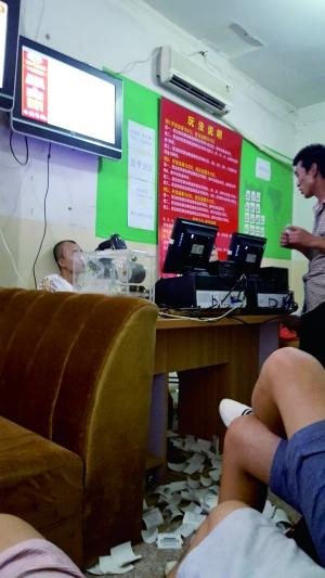 賭窩扮彩票店兩小時(shí)入萬元 每隔幾分鐘就開獎(jiǎng)